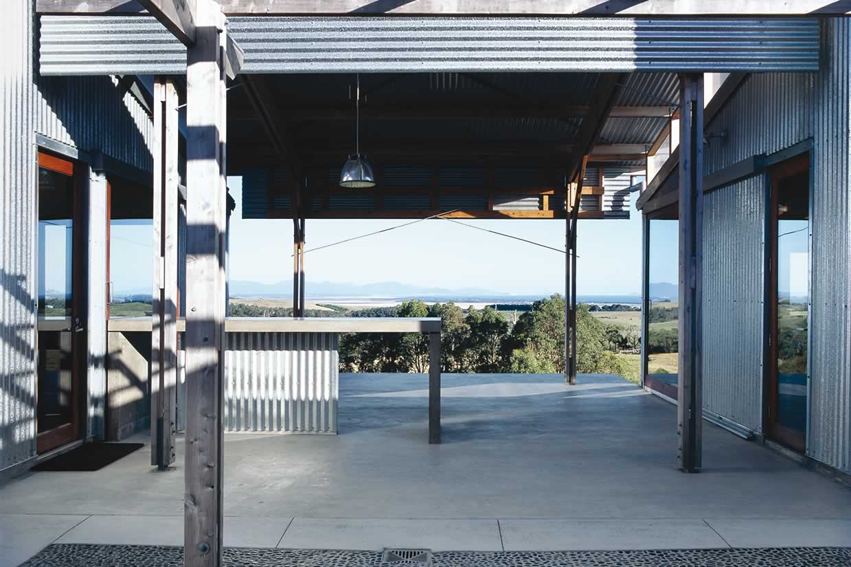 House Byrne, South Gippsland, Victoria: A roofed courtyard both divides and links the living spaces and the bedroom wing reflecting the client’s flexible and relaxed lifestyle and framing spectacular landscape views. Photo by Richard Gange.